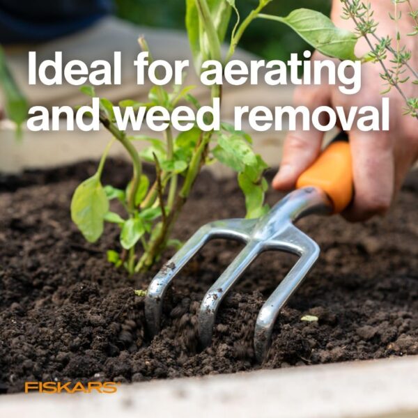 Fiskars Ergo Cultivator for Digging - Image 2