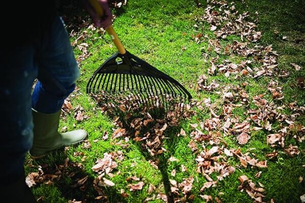 Fiskars Solid Leaf Rake XL - Image 3
